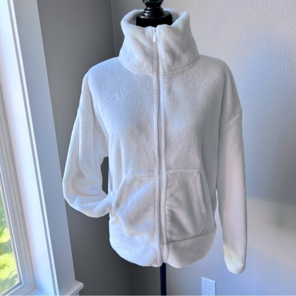 Champion women’s super soft faux fur fuzzy off white jacket size medium